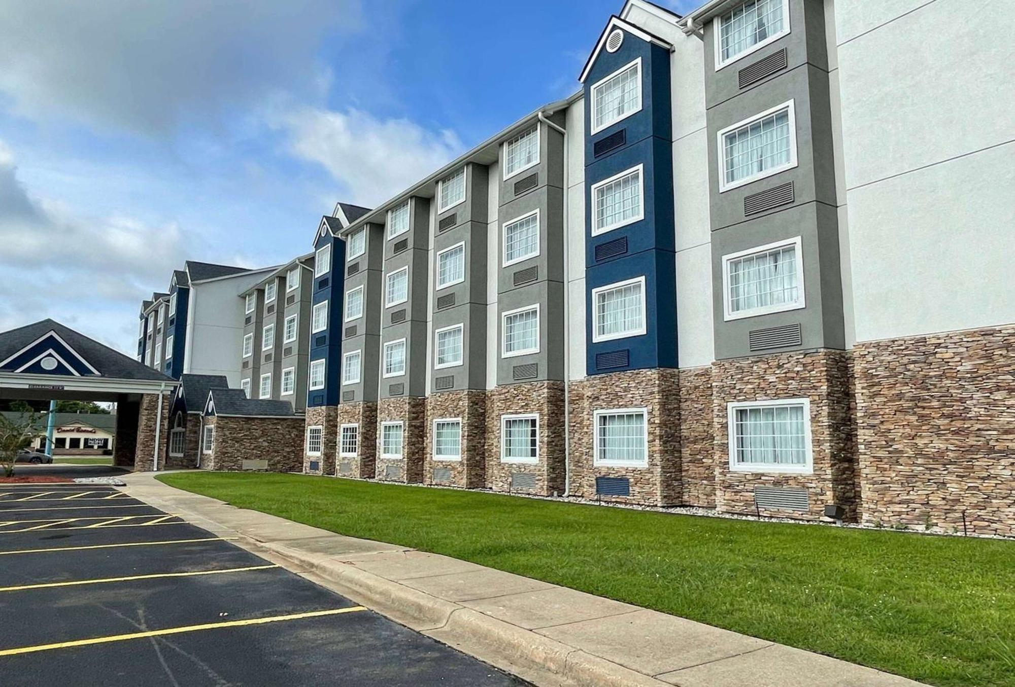 Microtel Inn & Suites By Wyndham Bossier City Exterior photo